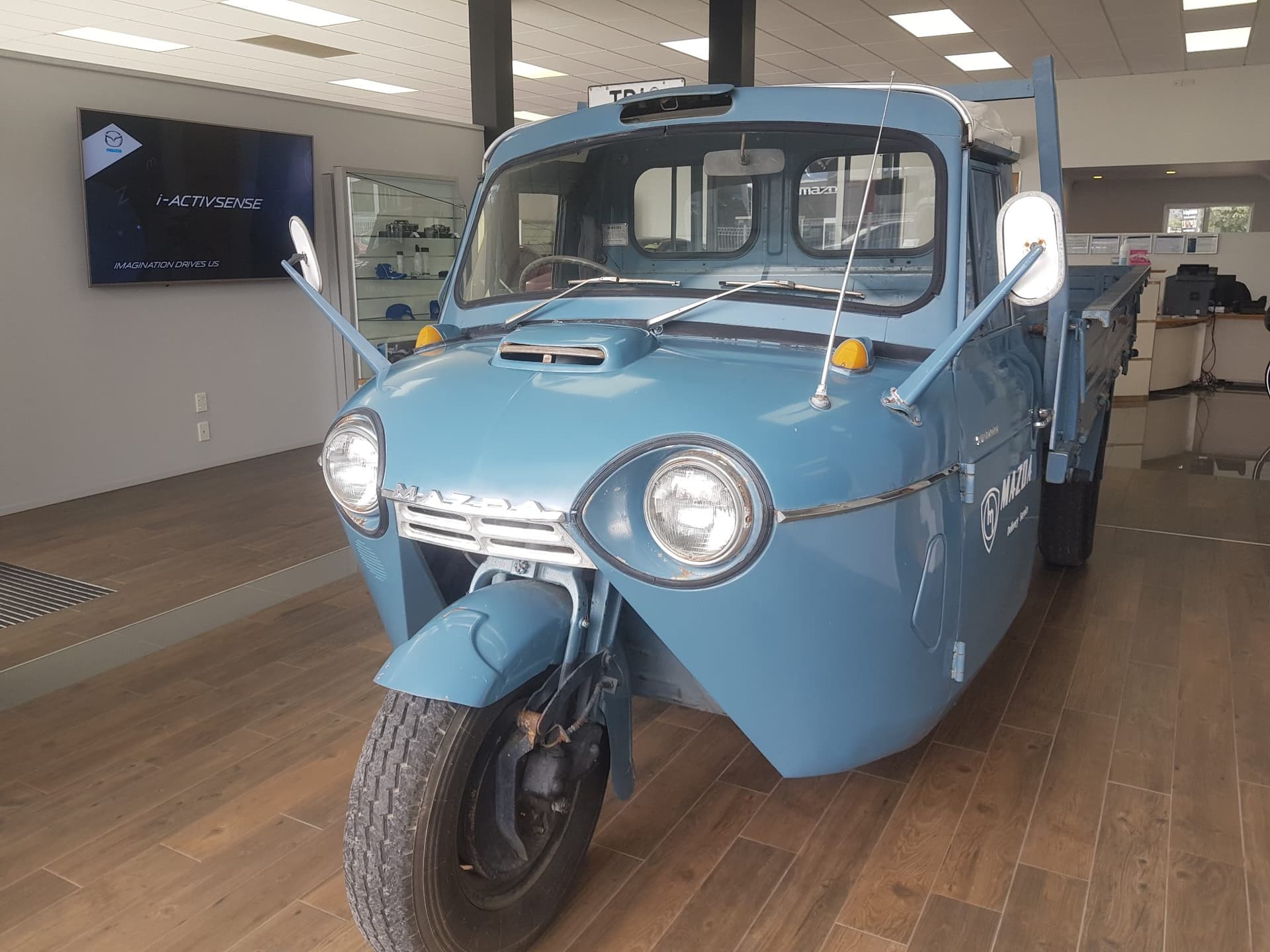 1968 Mazda T2000 3 wheel truck TVA12