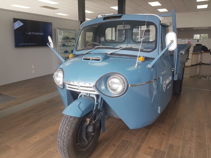 1968 Mazda T2000 3 wheel truck TVA12