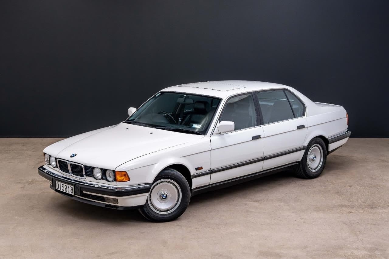 1989 BMW 7 Series E32 750iL Sedan V12