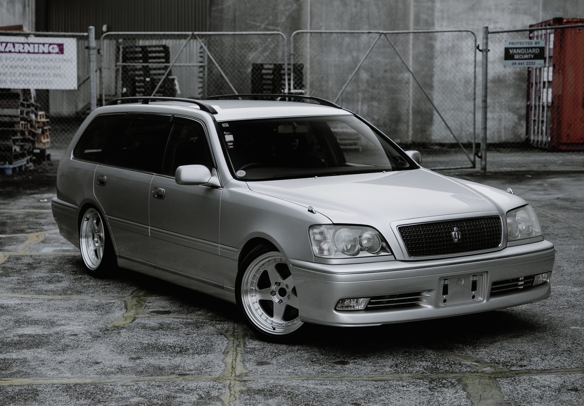 2001 Toyota Crown Athlete ATHV
