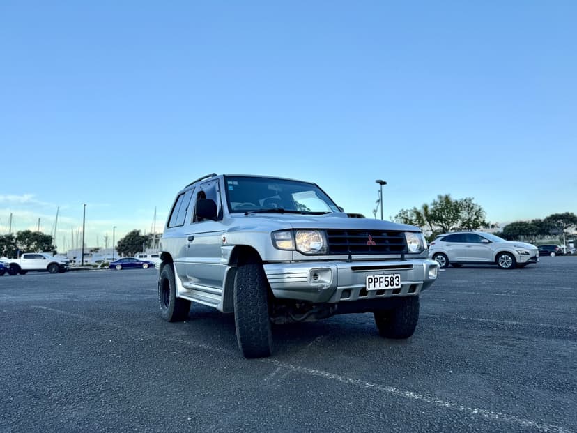 1999 Mitsubishi Pajero 3DR